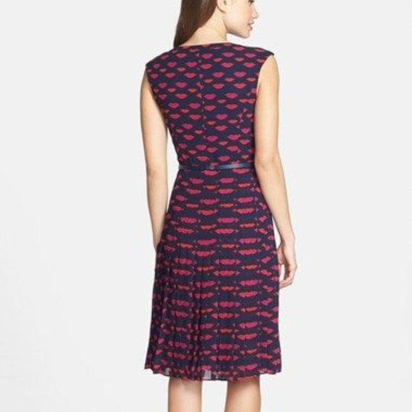 Halogen Belted Cap Sleeve Pleated Dress Navy Red Pink Lips Print - Picture 3 of 5